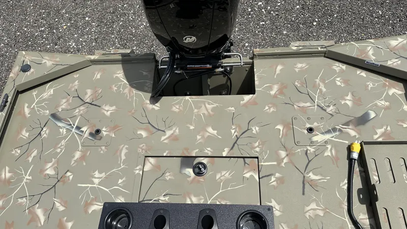 Slide: The Image of 2024 Tracker Grizzly 2072 CC SportMan boat with camouflage deck design. - 15