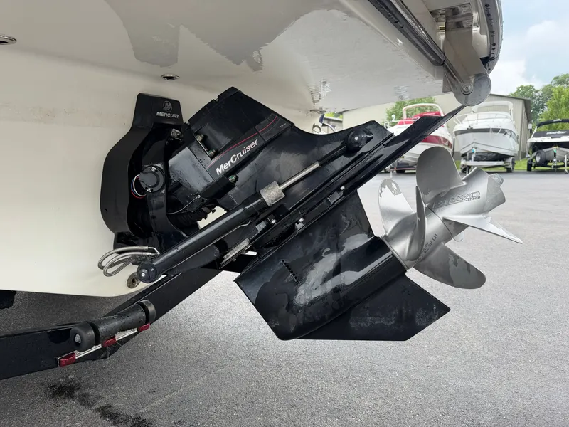 Slide: The Image of Sea Ray SDX 270 2025 - 8