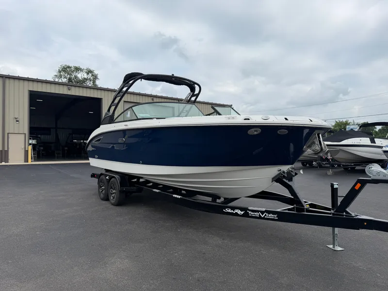 Slide: The Image of Sea Ray SDX 270 2025 - 2