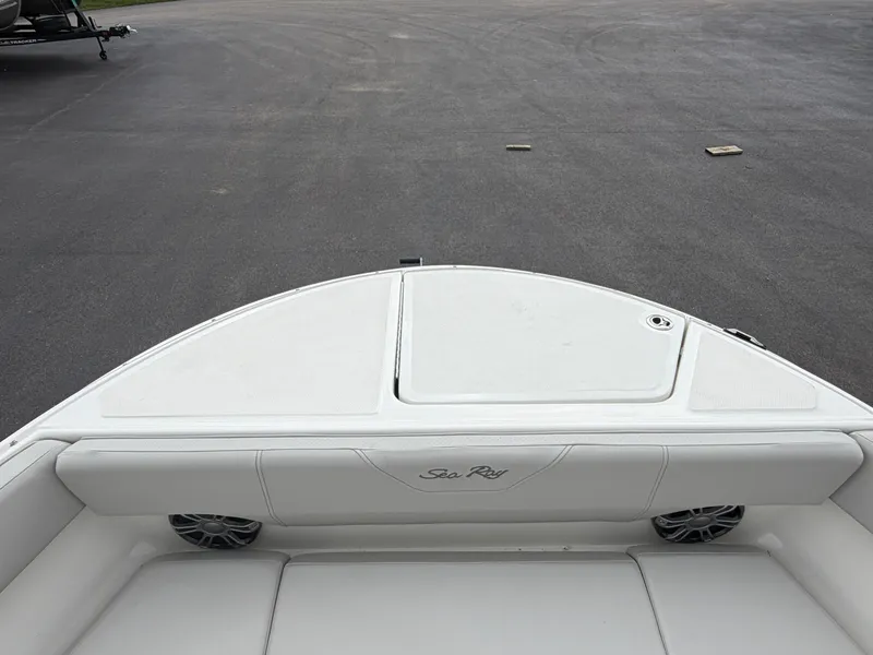 Slide: The Image of Sea Ray SDX 270 2025 - 65