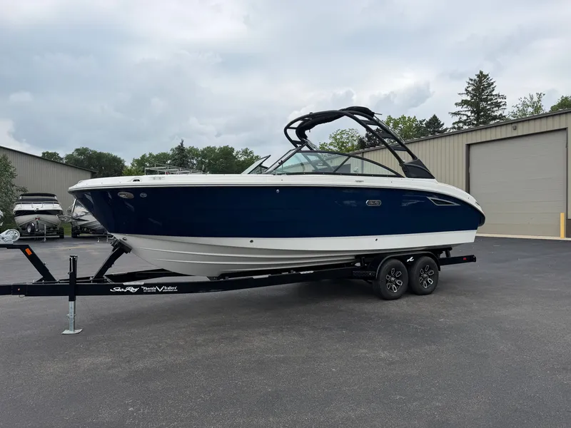 Slide: The Image of Sea Ray SDX 270 2025 - 6