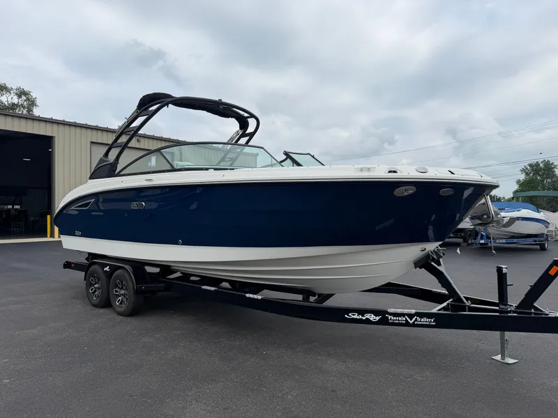 Slide: The Image of Sea Ray SDX 270 2025 - 1