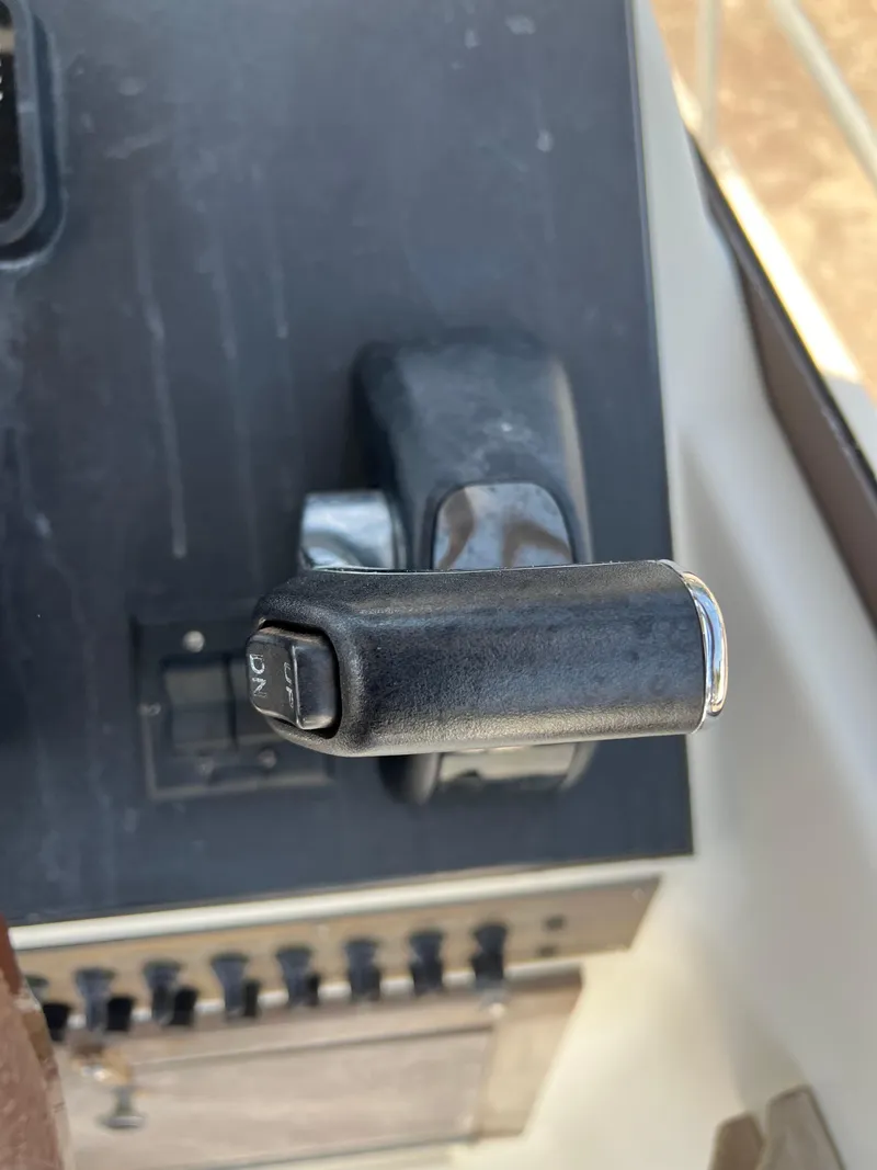 Slide: The Image of Close-up of throttle control on 1985 Mako 258 Cuddy boat. - 14