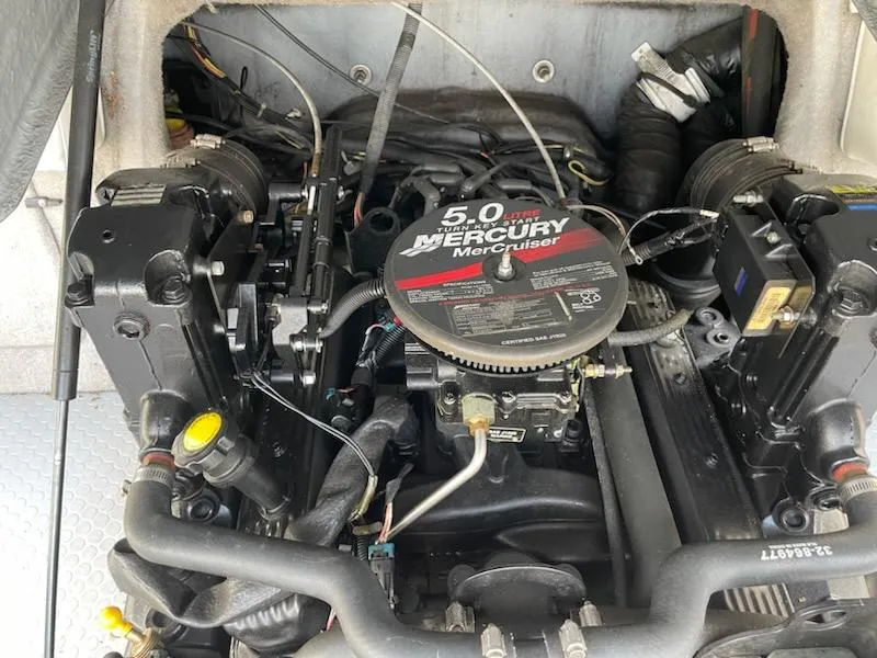 Slide: The Image of 2007 Bayliner Discovery 215 engine compartment with 5.0L Mercury MerCruiser engine. - 13