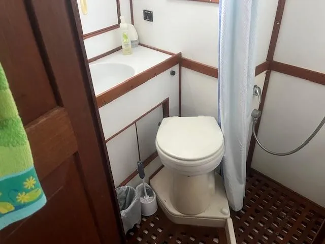 Slide: The Image of 1982 Monk 40 Master Head View - 19