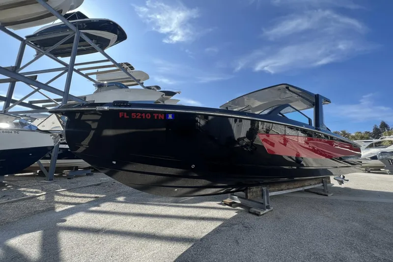 Slide: The Image of Aviara AV32 Outboard 2023 - 1