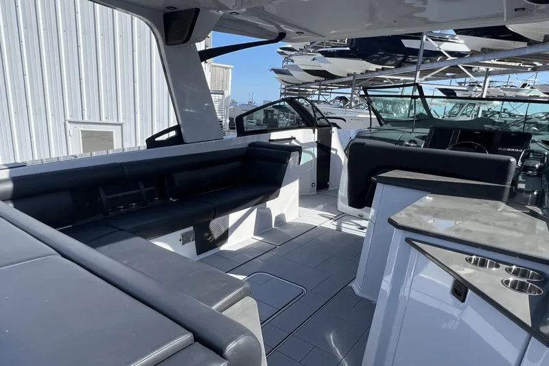 Slide: The Image of Aviara AV32 Outboard 2023 - 11