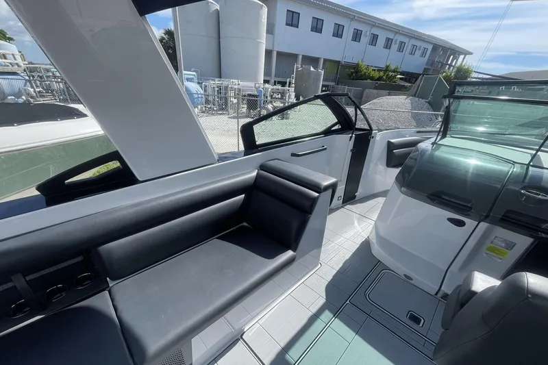 Slide: The Image of Aviara AV32 Outboard 2023 - 16