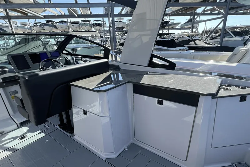 Slide: The Image of Aviara AV32 Outboard 2023 - 18