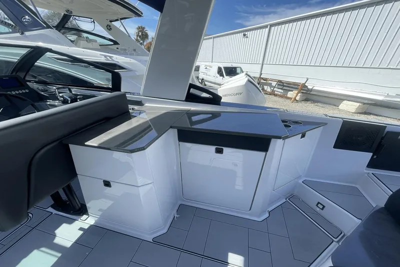 Slide: The Image of Aviara AV32 Outboard 2023 - 19