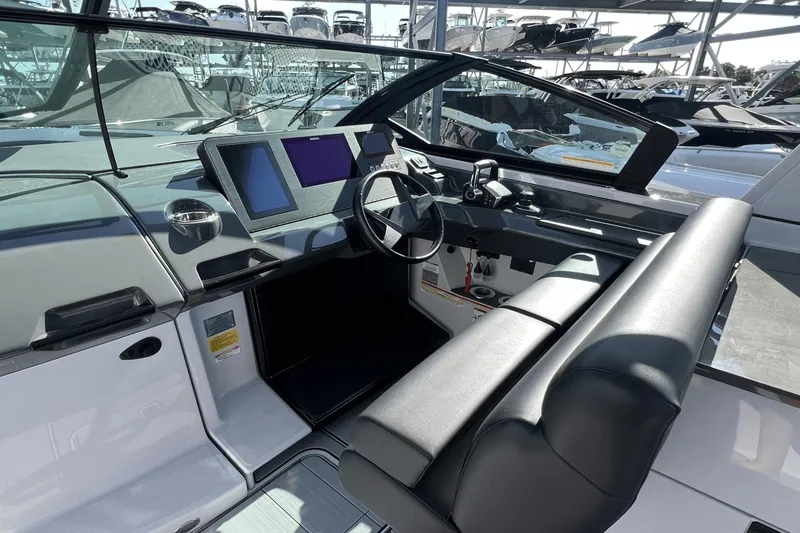 Slide: The Image of Aviara AV32 Outboard 2023 - 25