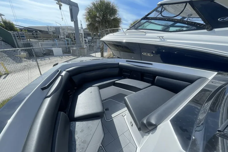 Slide: The Image of Aviara AV32 Outboard 2023 - 28