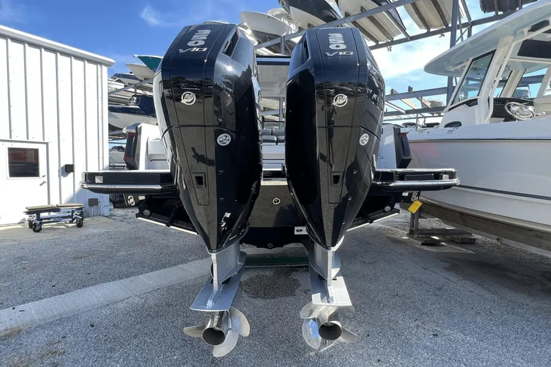 Slide: The Image of Aviara AV32 Outboard 2023 - 32