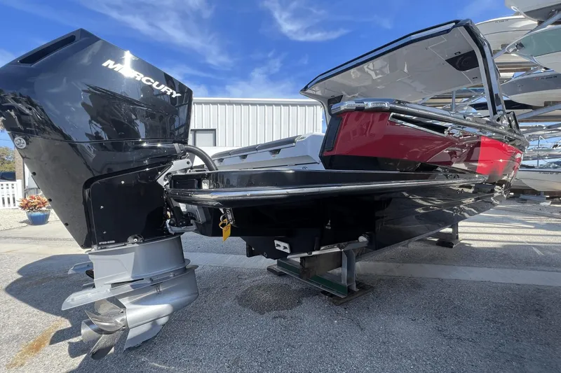 Slide: The Image of Aviara AV32 Outboard 2023 - 6
