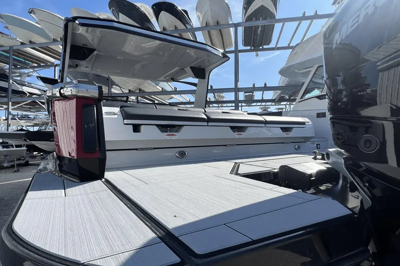 Slide: The Image of Aviara AV32 Outboard 2023 - 7