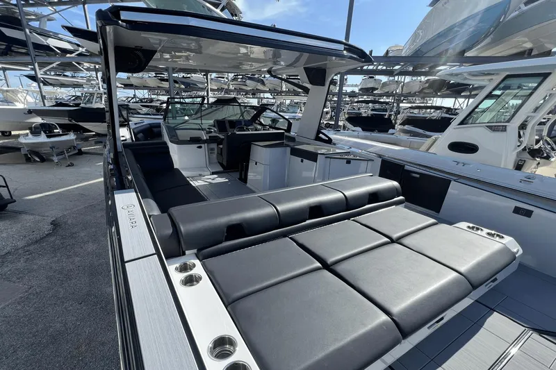 Slide: The Image of Aviara AV32 Outboard 2023 - 8