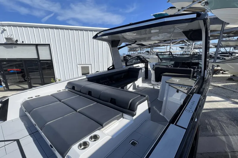 Slide: The Image of Aviara AV32 Outboard 2023 - 9