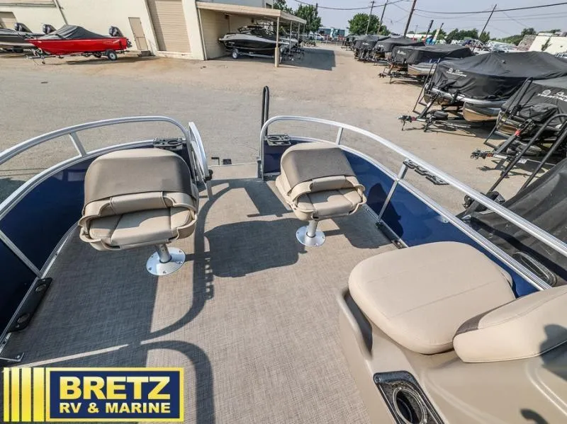 Slide: The Image of 2025 BASS BUGGY 16 XL Select pontoon boat at Bretz RV & Marine dealership. - 9