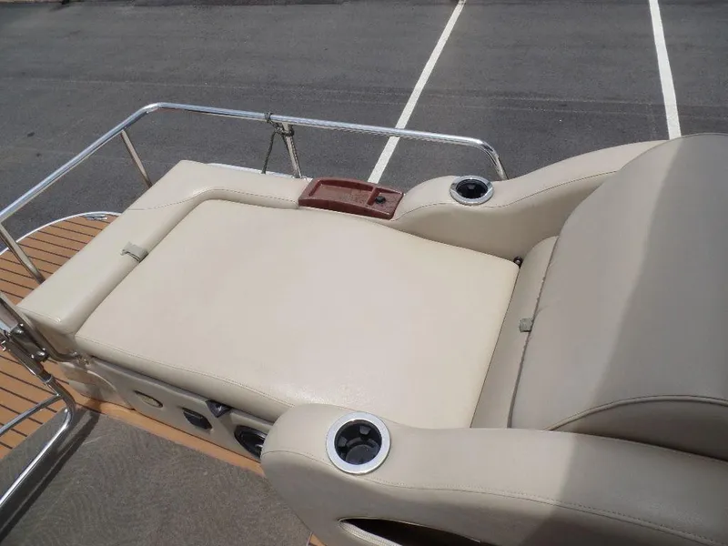Slide: The Image of 2013 SunCatcher Elite 326 SS boat with beige seating and cup holders. - 14
