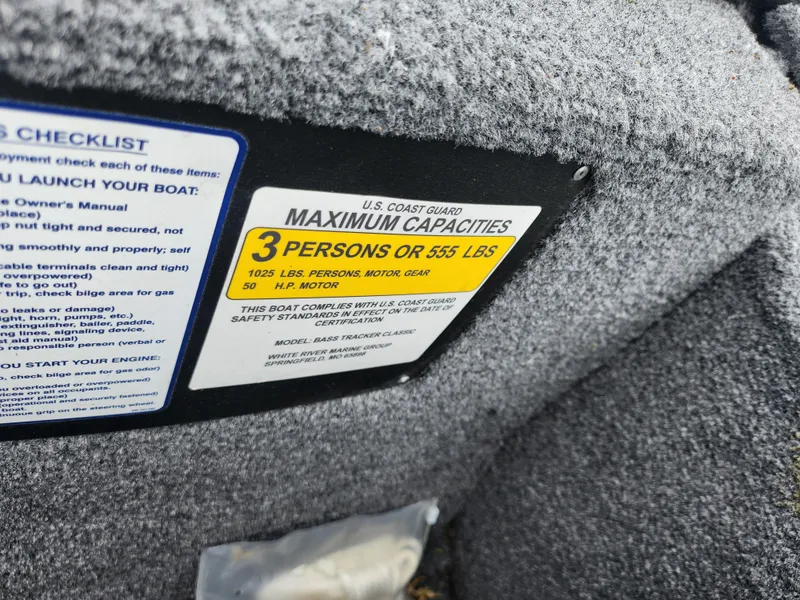 Slide: The Image of 2021 Tracker Bass Tracker Classic XL capacity label, 3 persons or 555 lbs. - 13