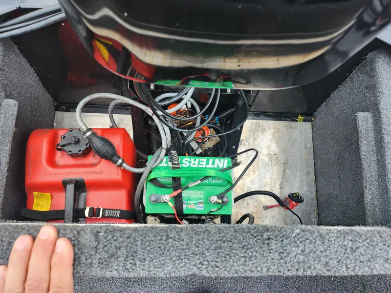 Slide: The Image of 2021 Tracker Bass Tracker Classic XL boat battery and fuel tank compartment. - 22