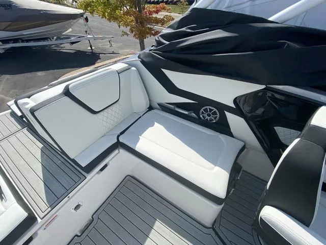 Slide: The Image of 2024 Yamaha Boats 252SD interior seating with modern design and premium materials. - 10