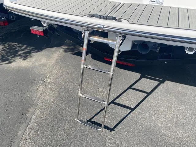 Slide: The Image of 2024 Yamaha Boats 252SD swim platform with retractable ladder. - 4
