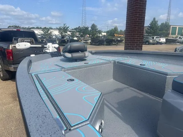 Slide: The Image of Xpress H22 2025 - 16