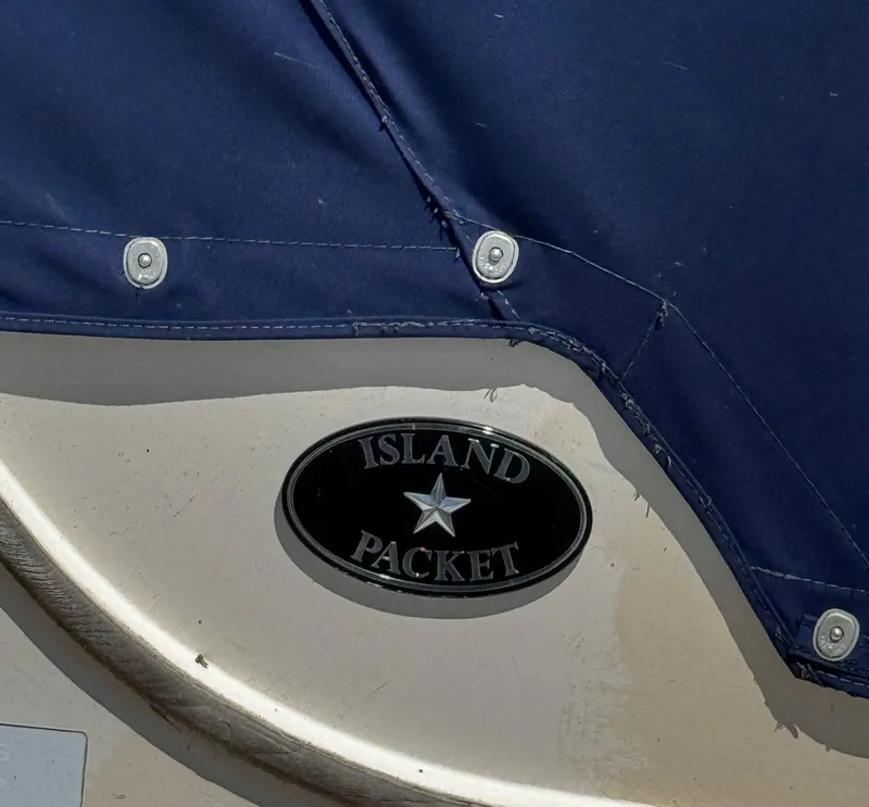 Slide: The Image of Windlass on 1989 Island Packet 35 sailboat, featuring Lofrans Tigres model with serial number 021571. - 45