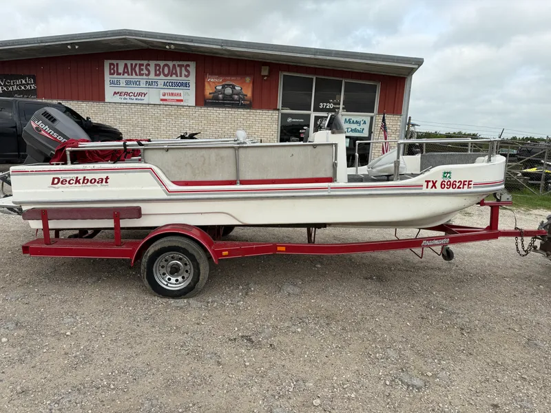 The Image of Deck Boat 2000 - 0