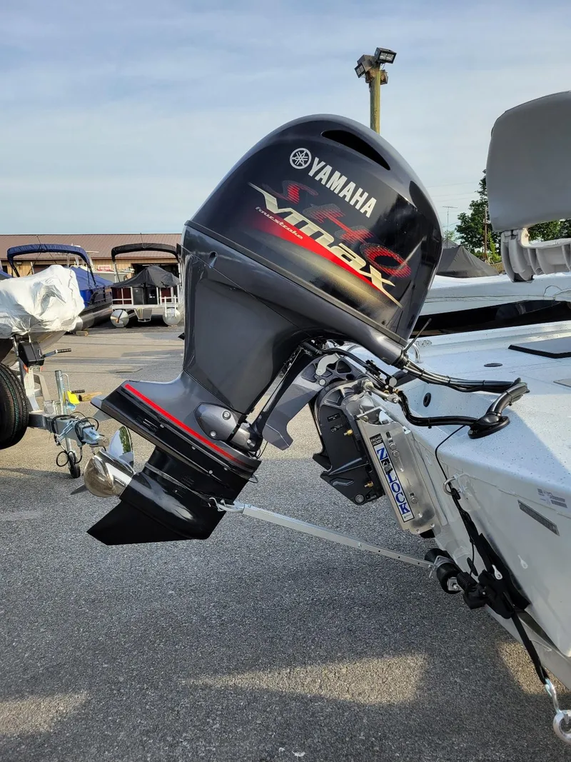 Slide: The Image of 2025 Xpress H190 Bay Boat with Yamaha VMAX outboard engine. - 12