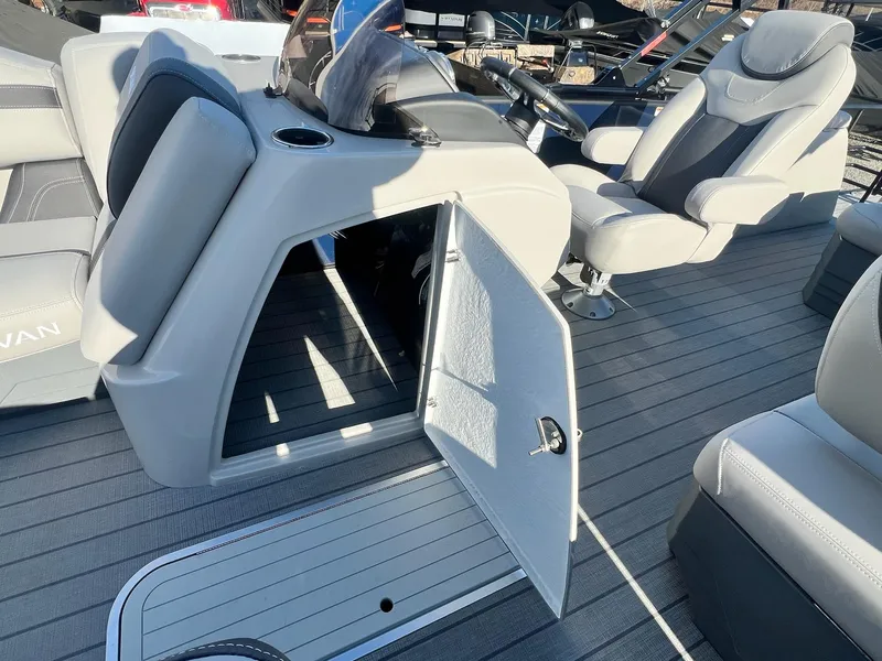 Slide: The Image of Sylvan L-3 CLZ Tritoon 2025 - 11