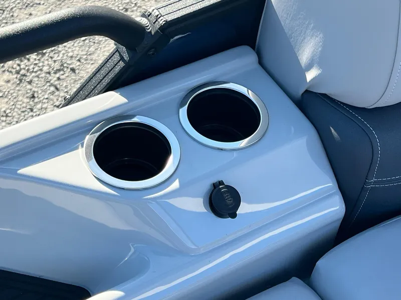 Slide: The Image of Sylvan L-3 CLZ Tritoon 2025 - 33