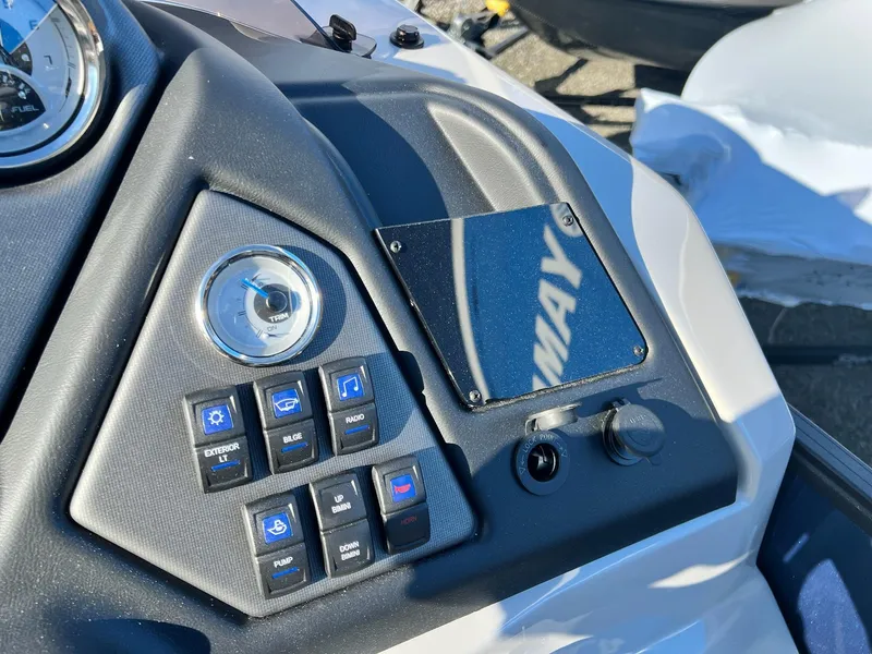 Slide: The Image of Sylvan L-3 CLZ Tritoon 2025 - 35