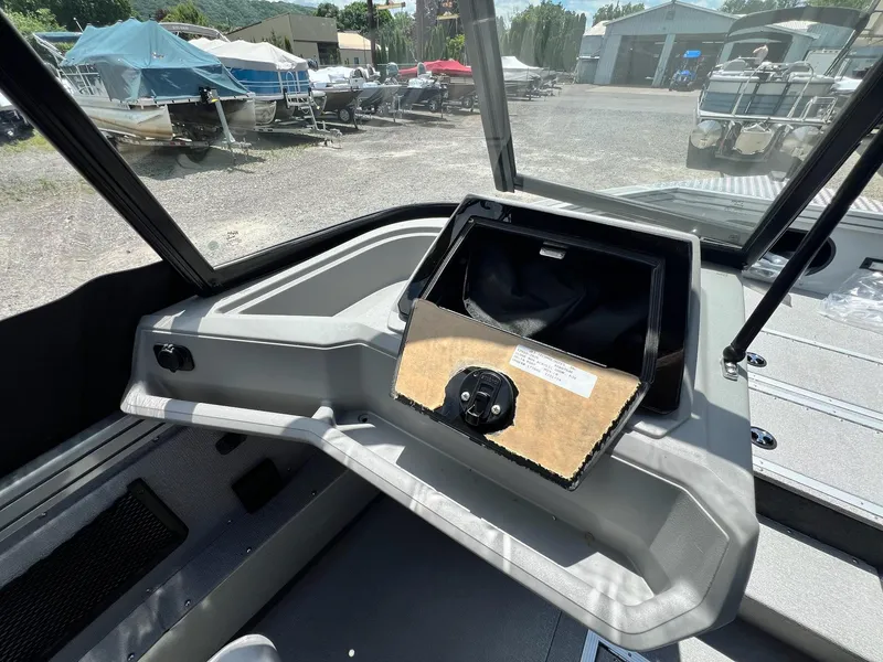 Slide: The Image of Starcraft Mariner 210 XT 2024 - 26