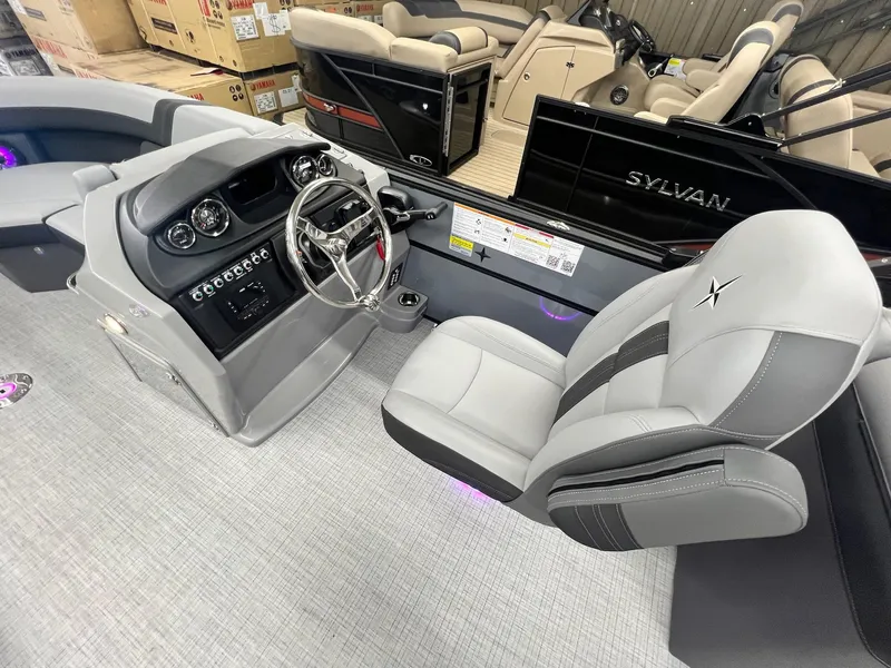 Slide: The Image of Berkshire 22RFX CTS 3.0 Tritoon 2025 - 10