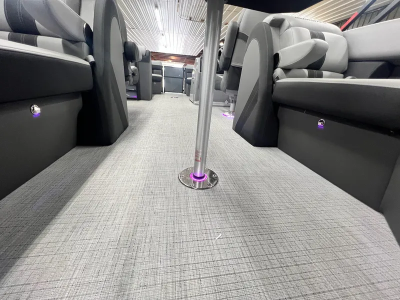 Slide: The Image of Berkshire 22RFX CTS 3.0 Tritoon 2025 - 11