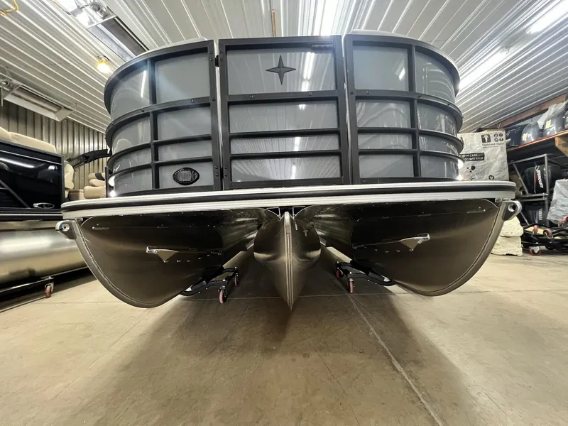 Slide: The Image of Berkshire 22RFX CTS 3.0 Tritoon 2025 - 13