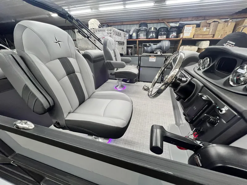 Slide: The Image of Berkshire 22RFX CTS 3.0 Tritoon 2025 - 15