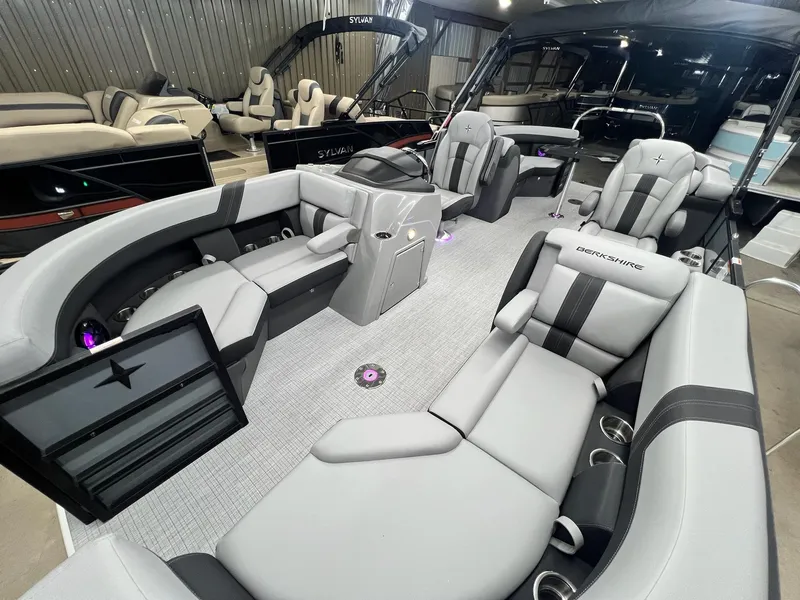 Slide: The Image of Berkshire 22RFX CTS 3.0 Tritoon 2025 - 2