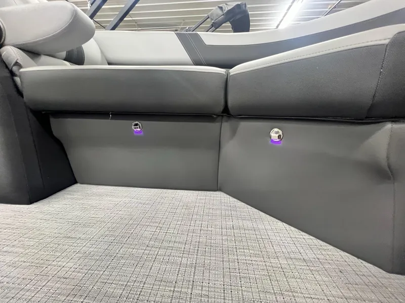 Slide: The Image of Berkshire 22RFX CTS 3.0 Tritoon 2025 - 20