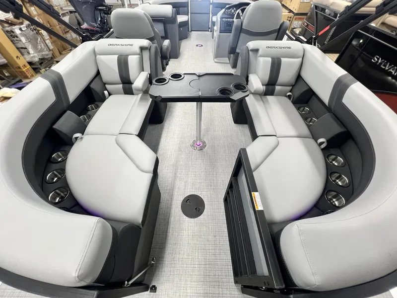 Slide: The Image of Berkshire 22RFX CTS 3.0 Tritoon 2025 - 21