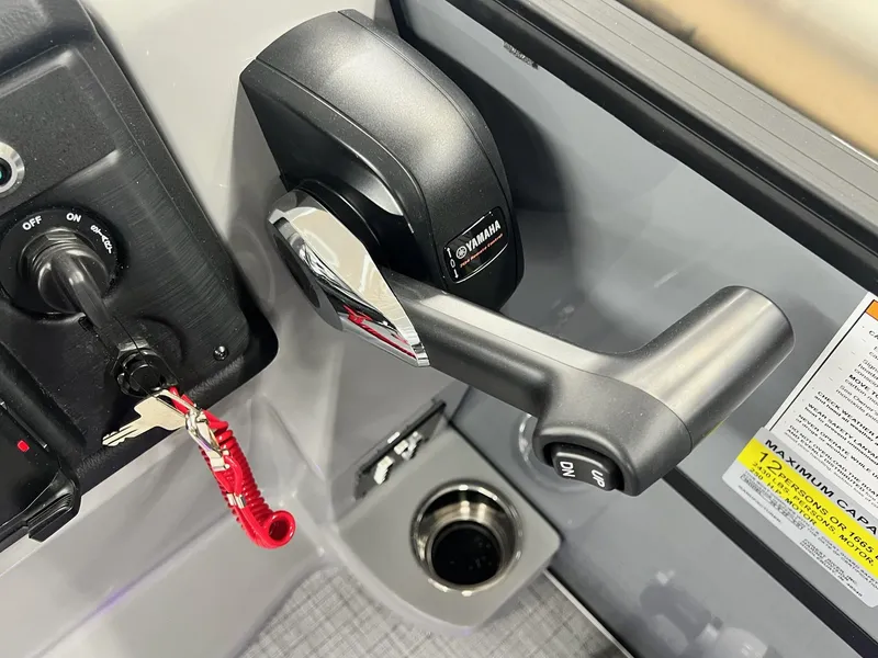 Slide: The Image of Berkshire 22RFX CTS 3.0 Tritoon 2025 - 24