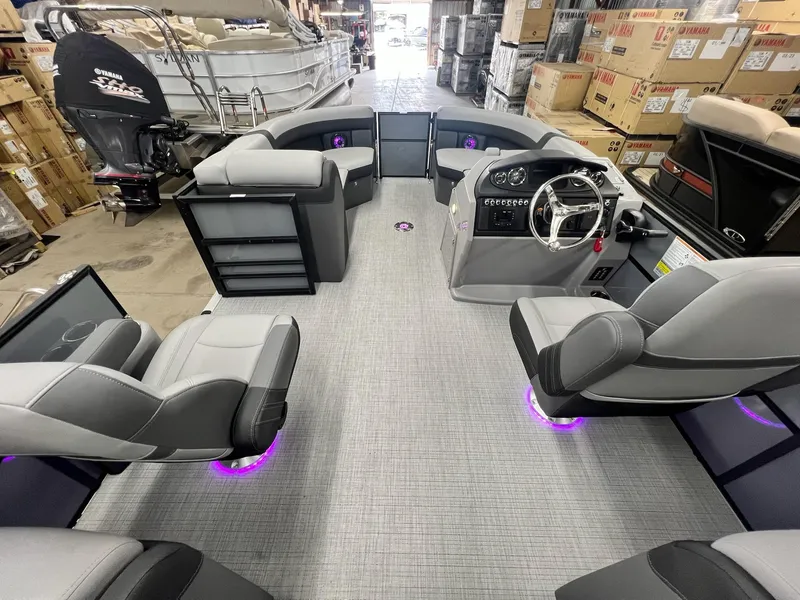 Slide: The Image of Berkshire 22RFX CTS 3.0 Tritoon 2025 - 29