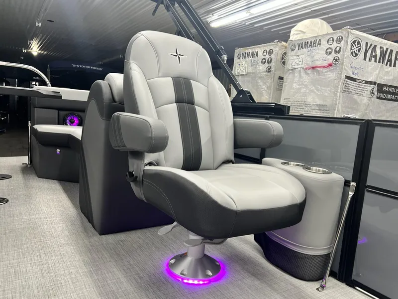 Slide: The Image of Berkshire 22RFX CTS 3.0 Tritoon 2025 - 31