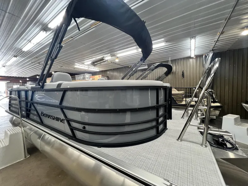 Slide: The Image of Berkshire 22RFX CTS 3.0 Tritoon 2025 - 34