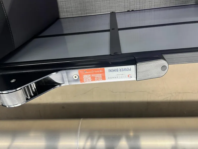 Slide: The Image of Berkshire 22RFX CTS 3.0 Tritoon 2025 - 35