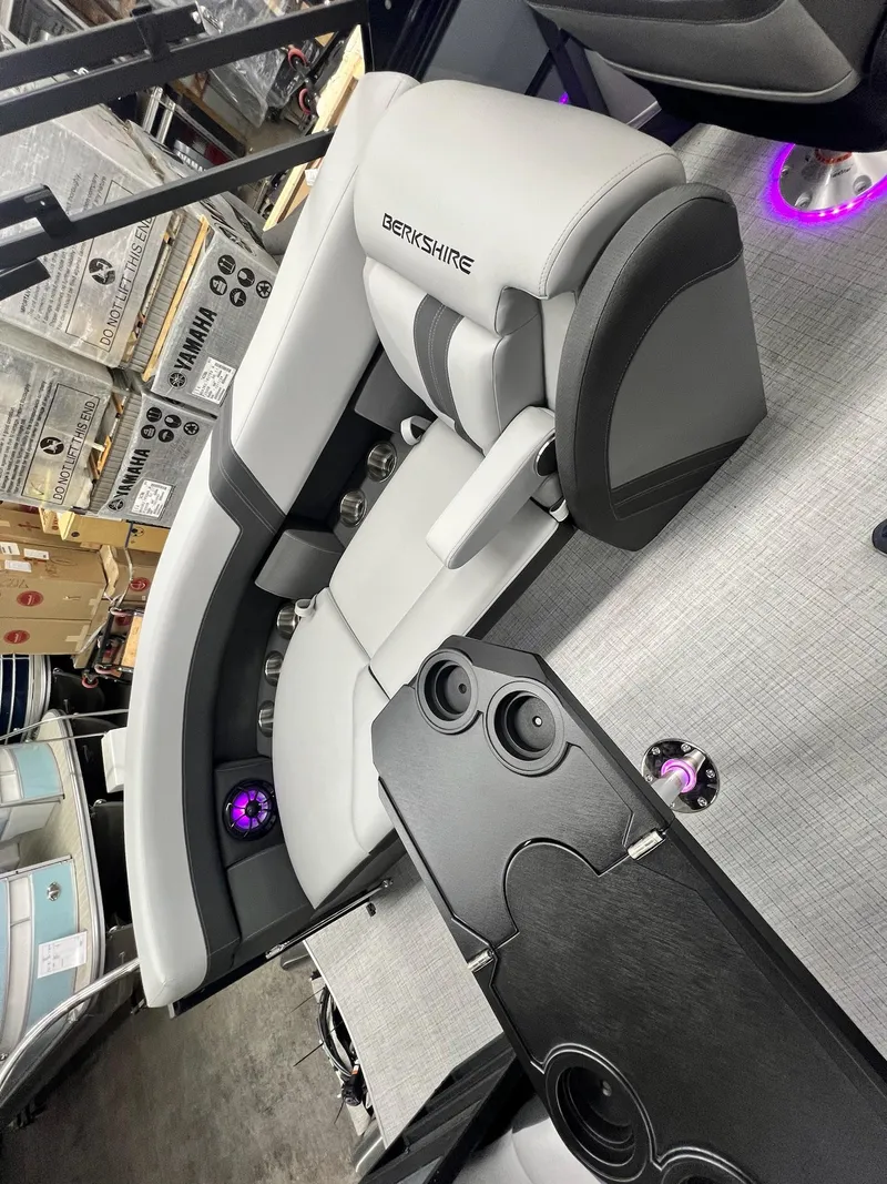 Slide: The Image of Berkshire 22RFX CTS 3.0 Tritoon 2025 - 39