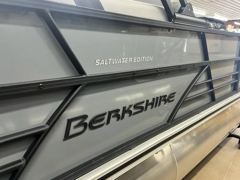 Slide: The Image of Berkshire 22RFX CTS 3.0 Tritoon 2025 - 4