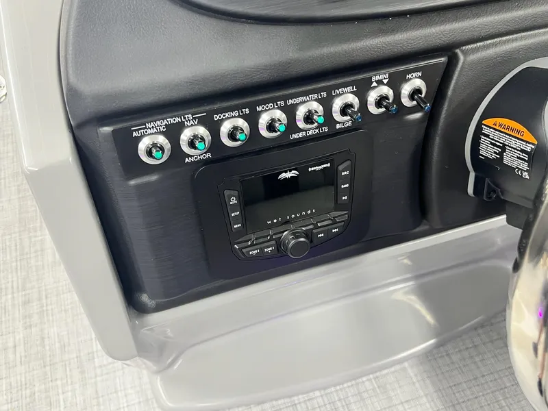 Slide: The Image of Berkshire 22RFX CTS 3.0 Tritoon 2025 - 6